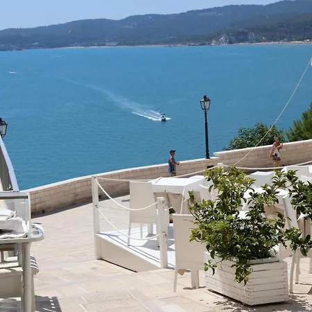 Piazzetta Petrone + Parking Vieste