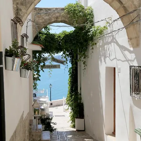 Piazzetta Petrone + Parking * Vieste