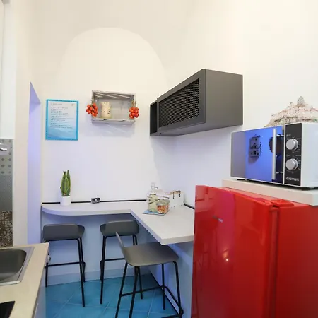 Piazzetta Petrone + Parking *
